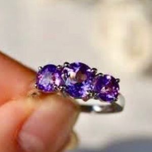 ❤️Stunning Amethyst trio stone ring Size 7
